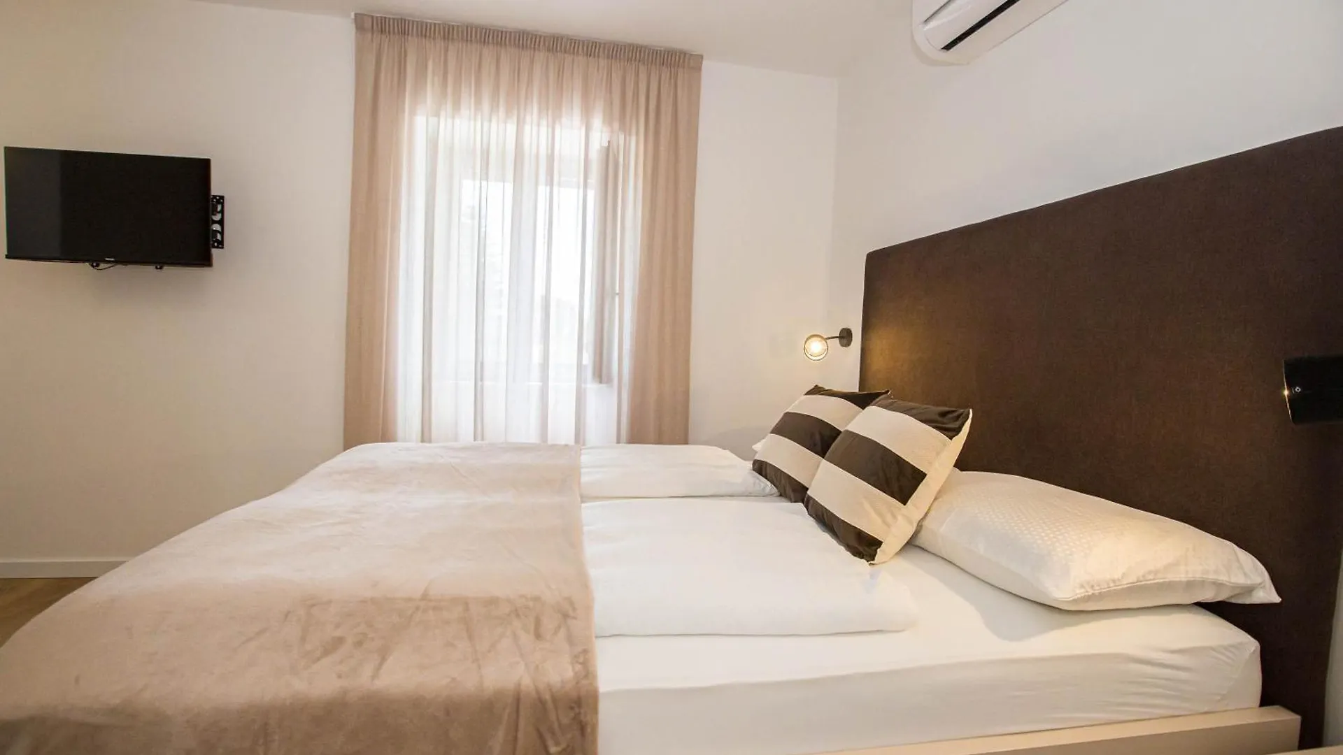 Vakantiehuis Jacuzzi House Mia Villa Gajana
