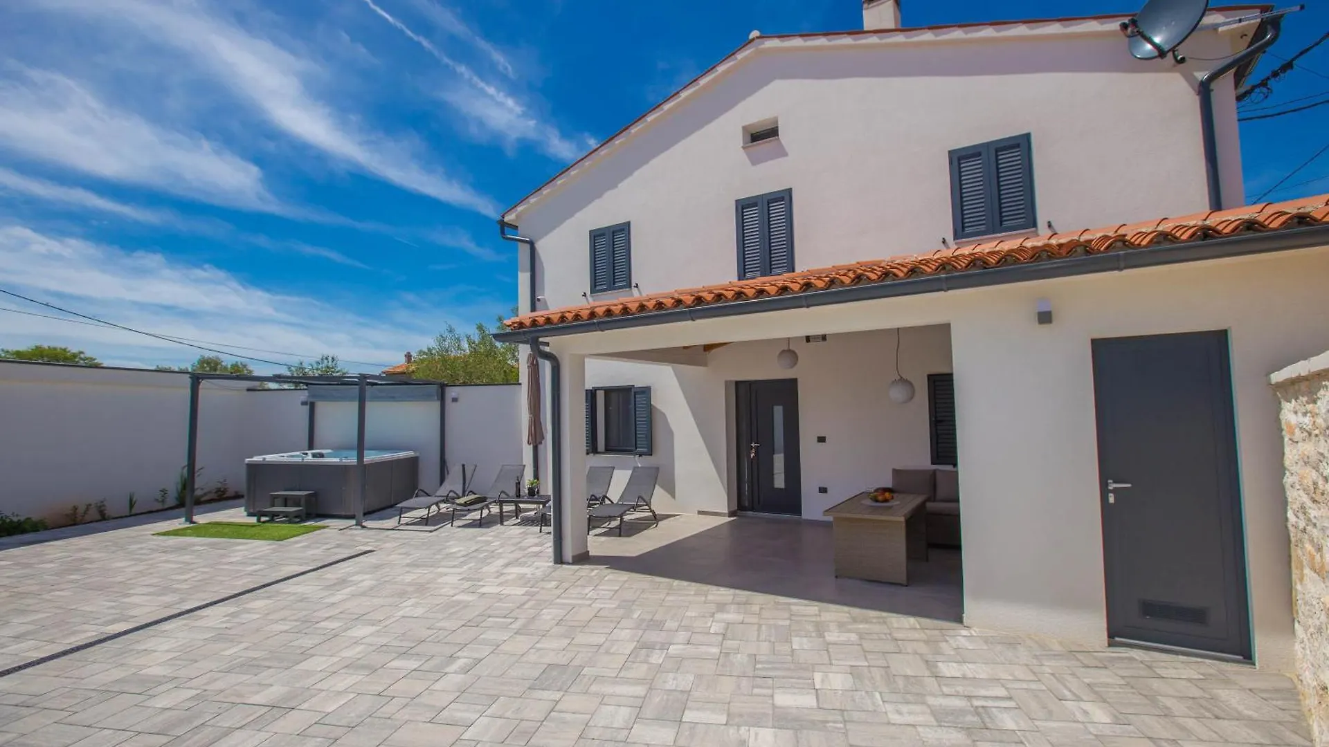 Vakantiehuis Jacuzzi House Mia Villa Gajana