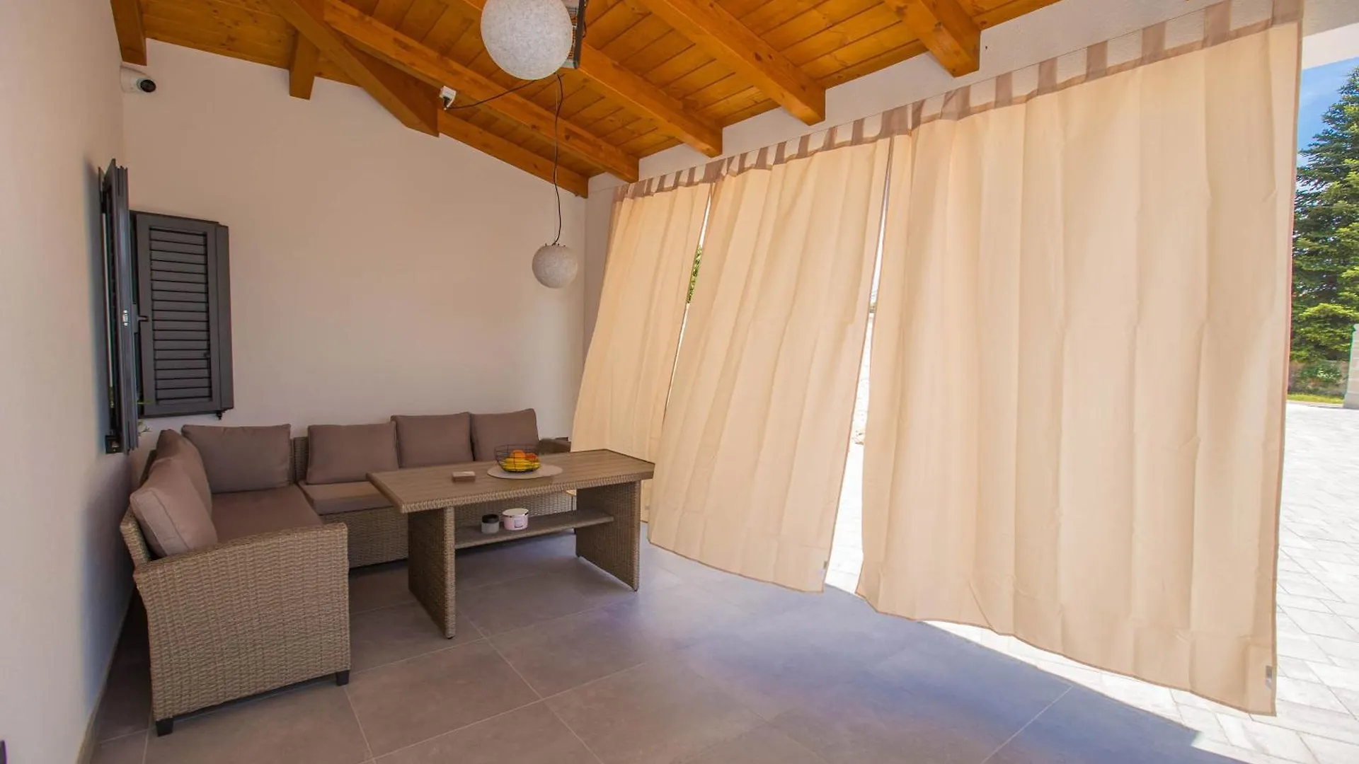 Jacuzzi House Mia Villa Gajana Vakantiehuis