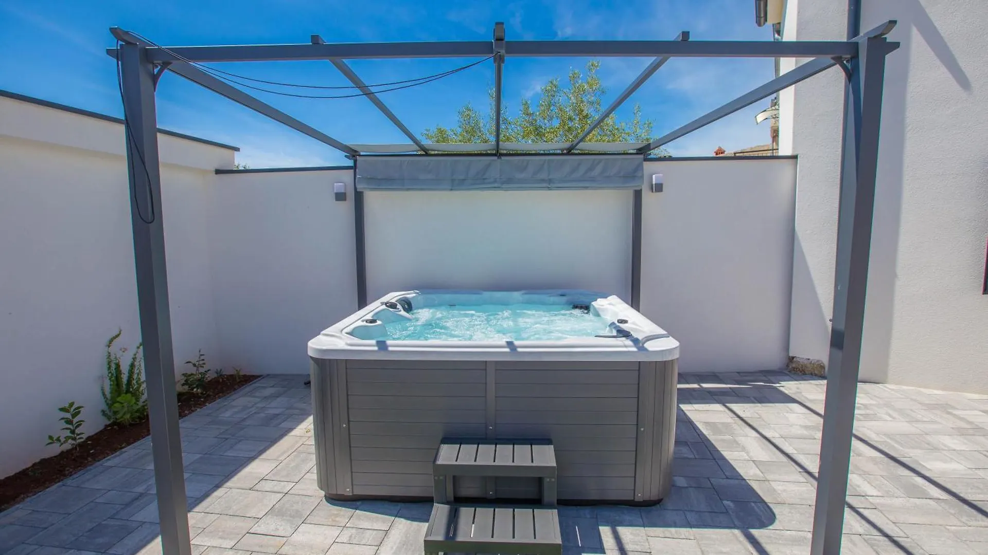 Vakantiehuis Jacuzzi House Mia Villa Gajana