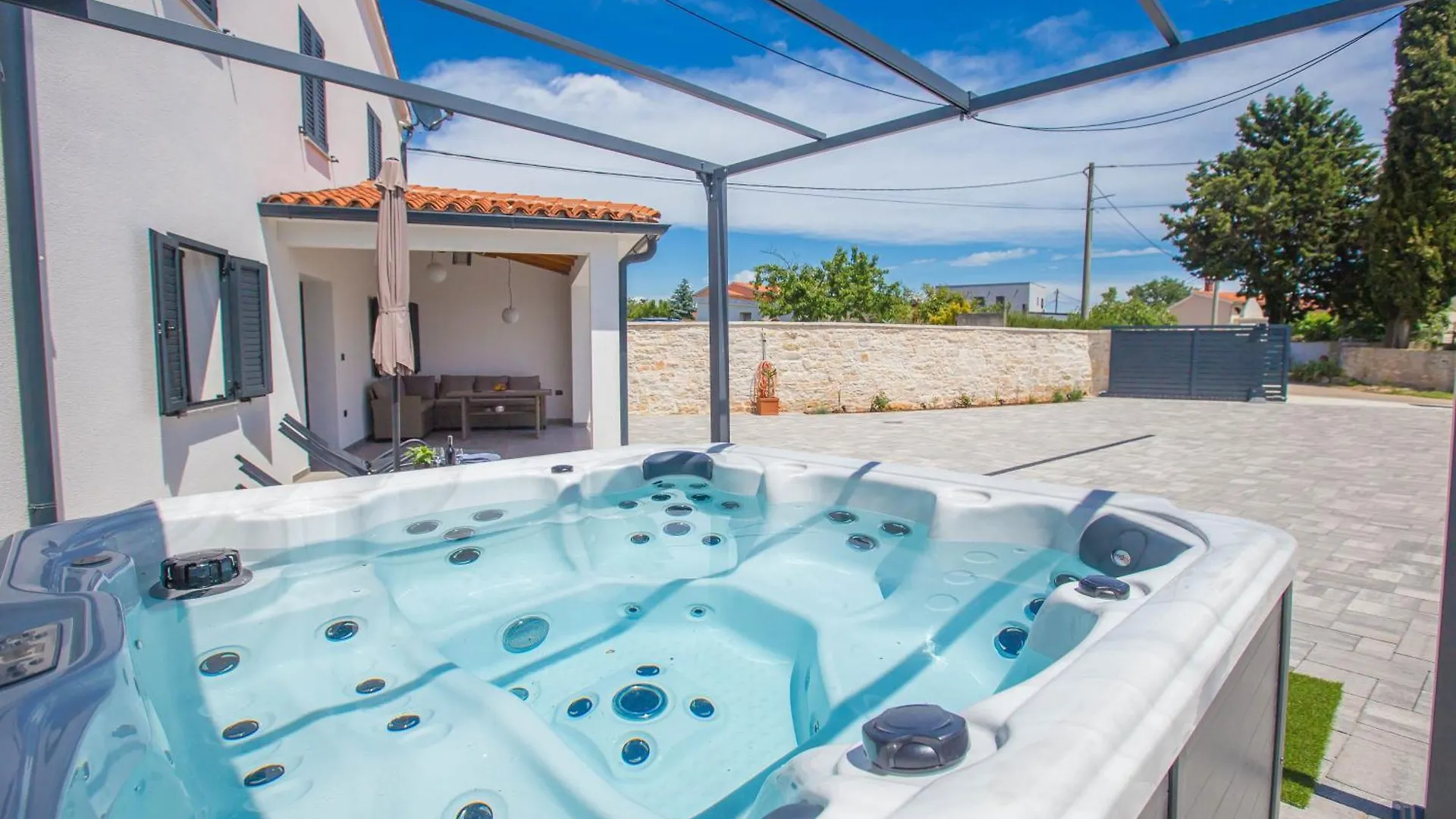 Jacuzzi House Mia Villa Gajana