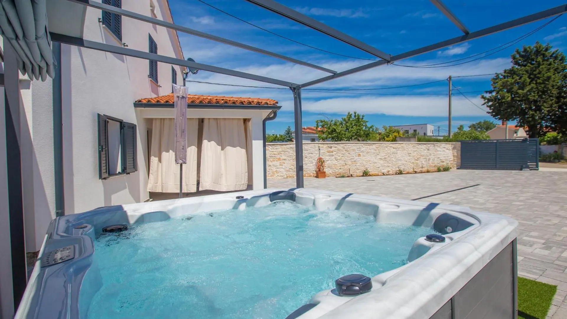 Jacuzzi House Mia Villa Gajana 0*,